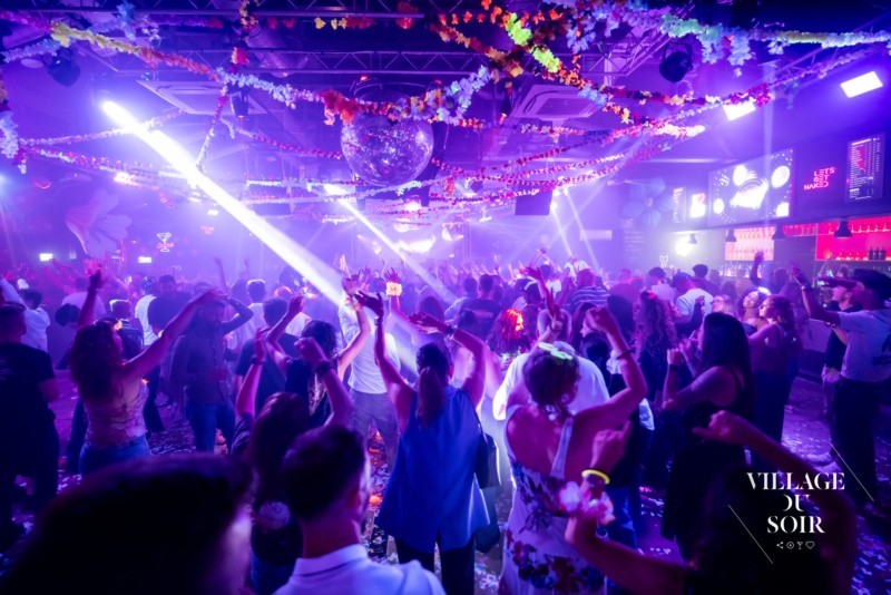 L'intérieur de la boite de nuit le Village du Soir. L'intérieur de la boite de nuit le Village du Soir.