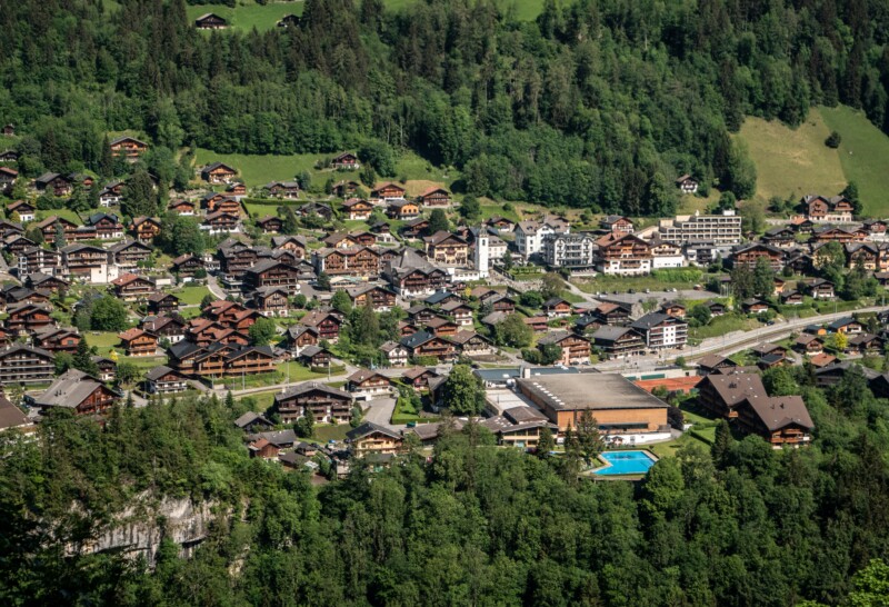 Champéry depuis la galerie Défago. Champéry depuis la galerie Défago.