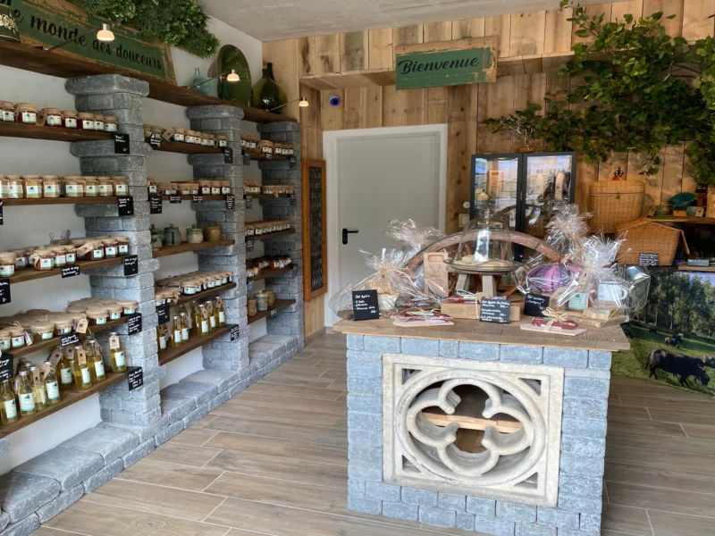 Des produits de la ferme à la vente. La Ferme des Buffles de Travers, exploitée par Stähli Produits Fermiers SA, se situe au cœur du Val-de-Travers,