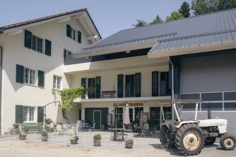 La ferme des Buffles. La Ferme des Buffles de Travers, exploitée par Stähli Produits Fermiers SA, se situe au cœur du Val-de-Travers,