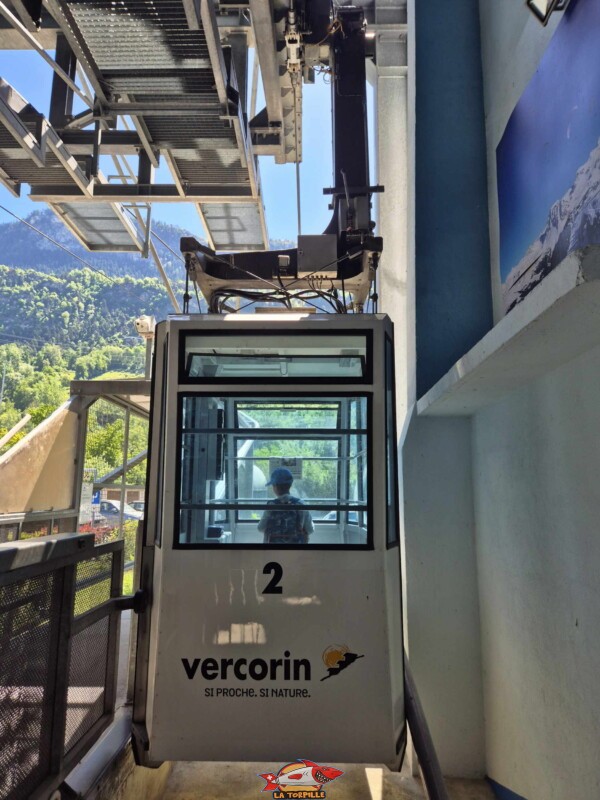L'intérieur de la station aval du téléphérique. Téléphérique Chalais-Briey-Vercorin