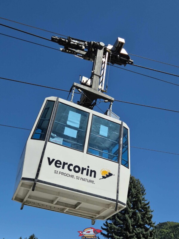 Une des deux bennes du téléphérique. Téléphérique Chalais-Briey-Vercorin