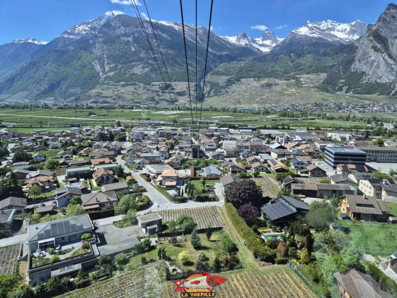 La vue sur la gare inférieure, à Riddes.
