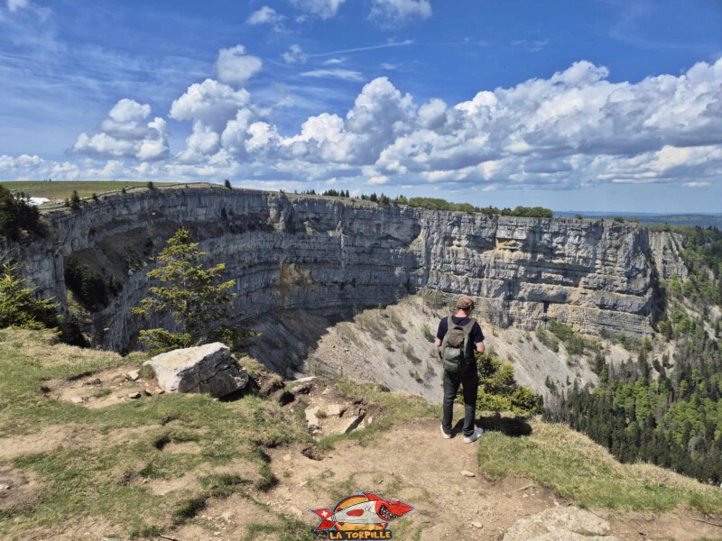 Le Creux du Van est sans hésitation l'une des belles curiosités de Suisse romande. 