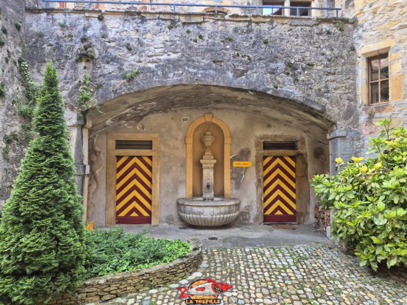 Cour, château de Vaumarcus