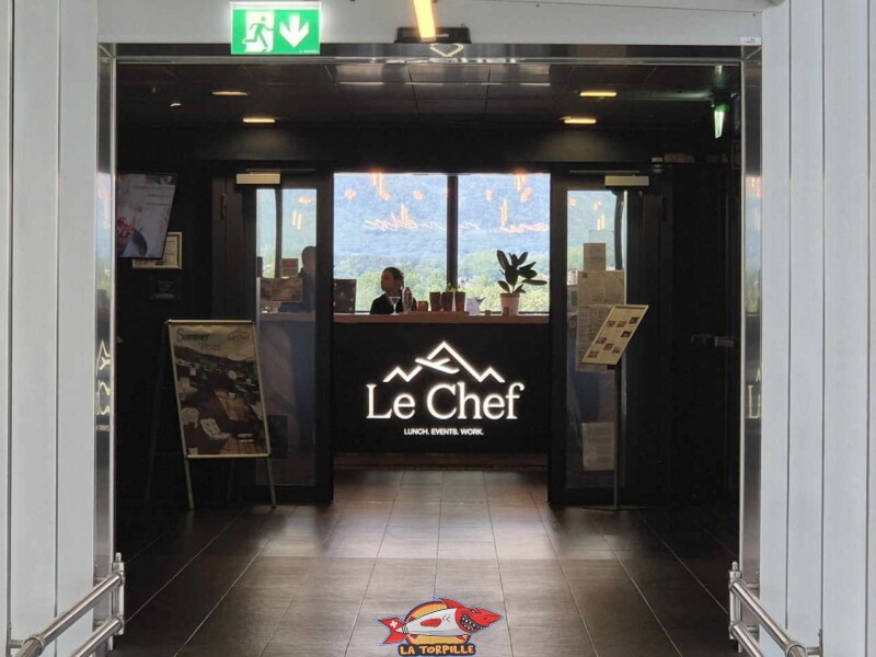 La terrasse panoramique se trouve au même étage que le restaurant "Le Chef". Terrasse Panorama, Terrasse panoramique de l'aéroport de Genève. La terrasse panoramique se trouve au même étage que le restaurant "Le Chef". Terrasse Panorama, Terrasse panoramique de l'aéroport de Genève.