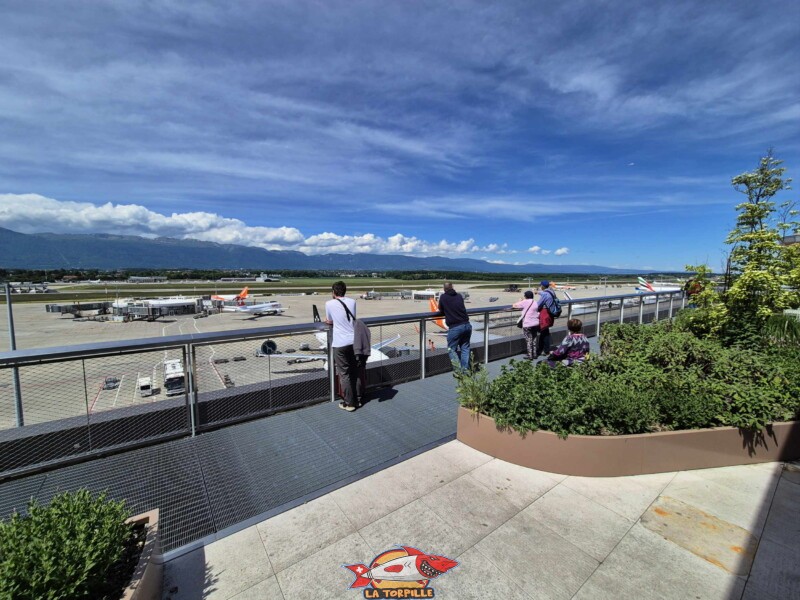 Les photos de la zone sud de la terrasse panoramique. Terrasse Panorama, Terrasse panoramique de l'aéroport de Genève.
