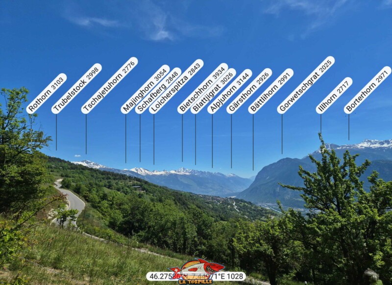La vue direction est sur la vallée du Rhône. le Bietschhorn, l'Illhorn. La vue direction est sur la vallée du Rhône. le Bietschhorn, l'Illhorn.