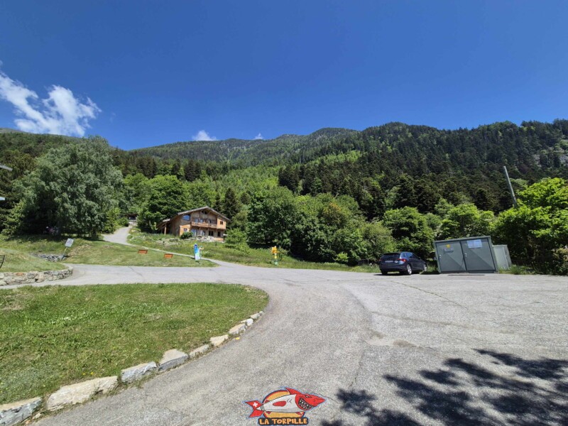 La vue direction nord-est en direction de la "Tête du Portail". Téléphérique DAC Dorénaz – Alesse – Champex La vue direction nord-est en direction de la "Tête du Portail". Téléphérique DAC Dorénaz – Alesse – Champex