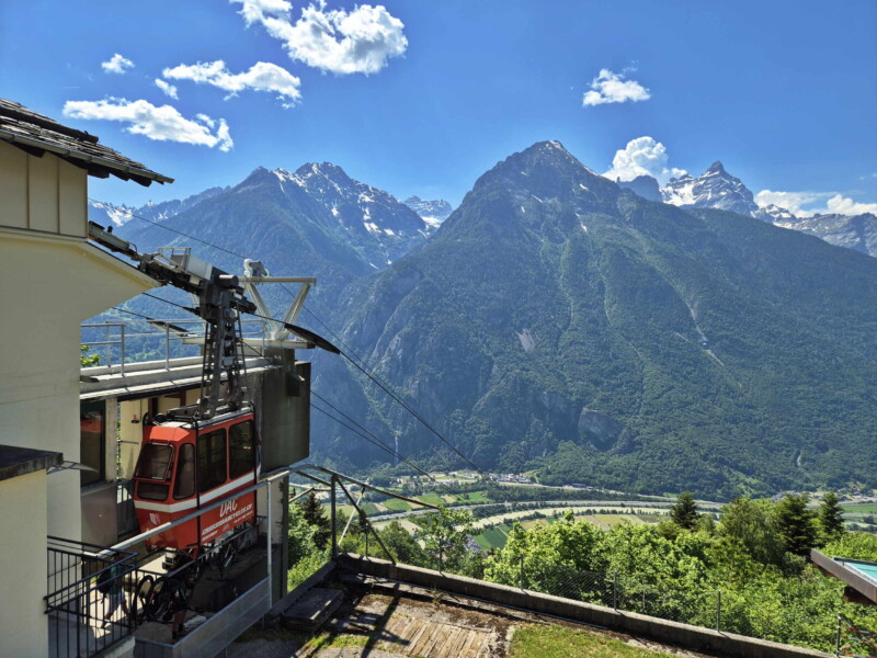 La magnifique vue sur la vallée du Rhône et les Dents du Midi depuis la station supérieure de Champex.