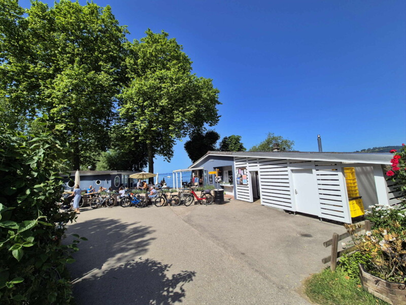 Buvette. Plage du Camping Muntelier, région Morat.