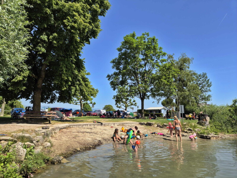 Zone de Sable. Plage de Sugiez, commune de Mont-Vully, lac de Morat, canton de Fribourg.