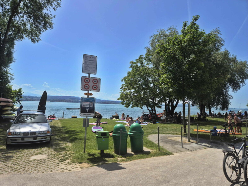 Pelouse. Plage de Nant, Mont-Vully, Lac de Morat, Canton de Fribourg.