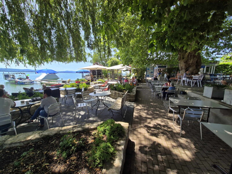 La buvette La Cambuse. Plage de Praz, Mont-Vully, Canton de Fribourg, Lac de Morat.