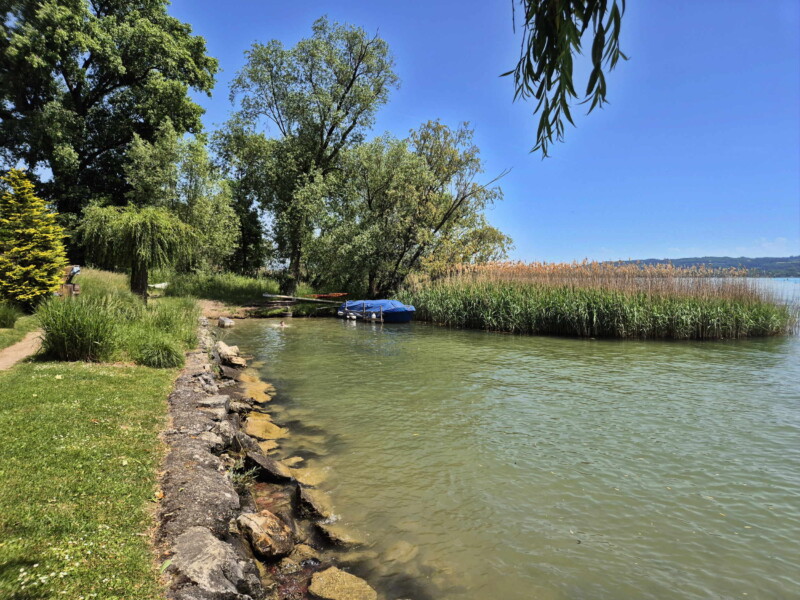 Zone de Sable. Plage de Praz, Mont-Vully, Canton de Fribourg, Lac de Morat.