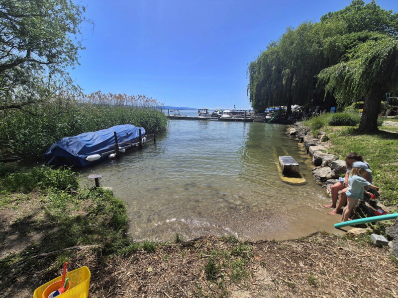 Zone de Sable. Plage de Praz, Mont-Vully, Canton de Fribourg, Lac de Morat.