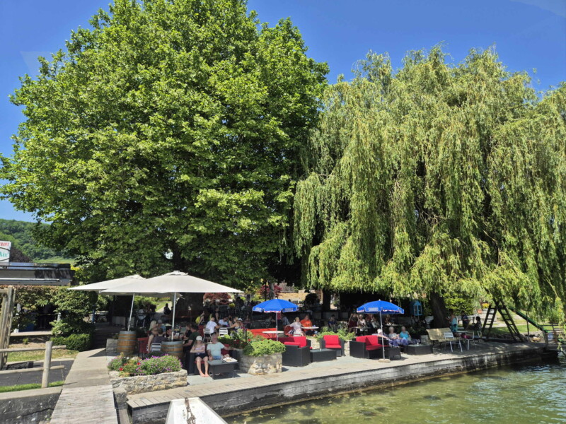 La buvette La Cambuse. Plage de Praz, Mont-Vully, Canton de Fribourg, Lac de Morat.