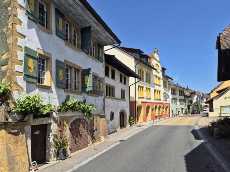 Le magnifique village de Môtier.