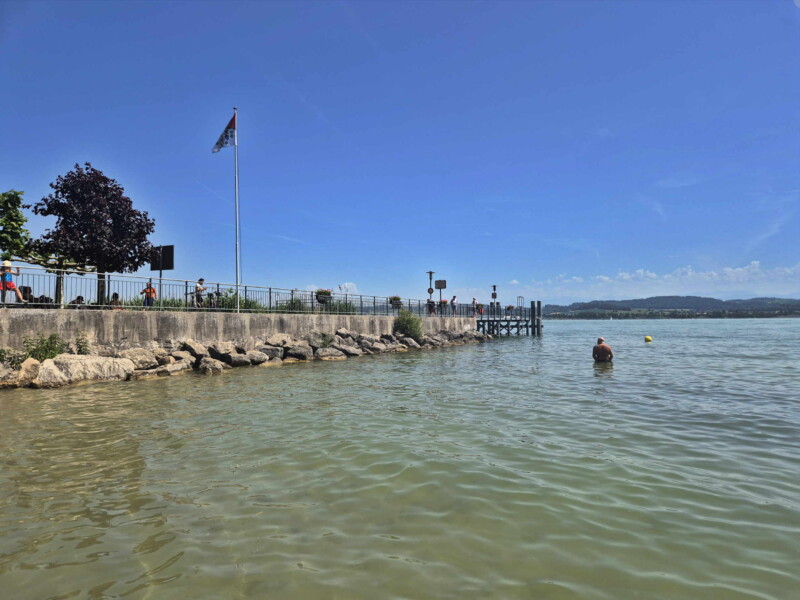 Débarcadère. Plage de Môtier, Mont-Vully, lac de Morat, canton de Fribourg.