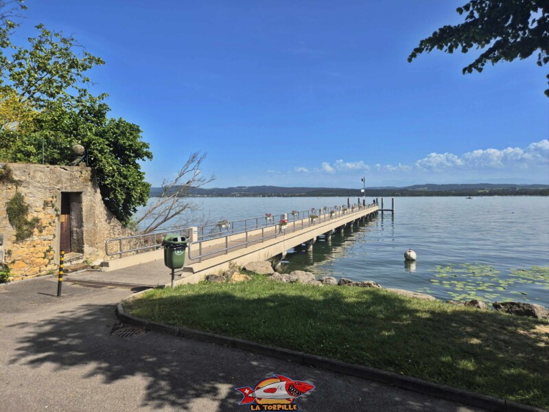 Les photos du ponton du débarcadère en direction du lac.