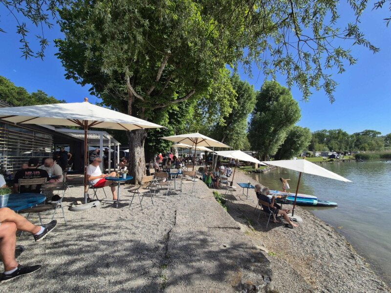 Buvette. Plage du Camping Muntelier, région Morat.