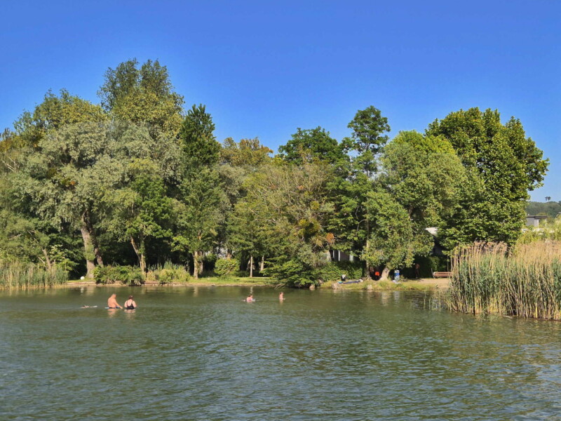 Plage municipale de Montilier, région du lac, canton de Fribourg, lac de Morat.