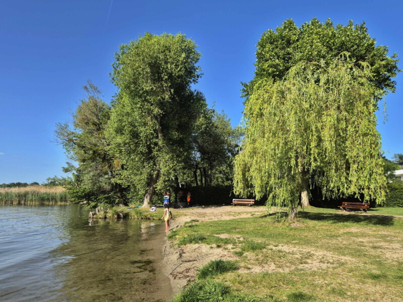 Plage municipale de Montilier, région du lac, canton de Fribourg, lac de Morat.