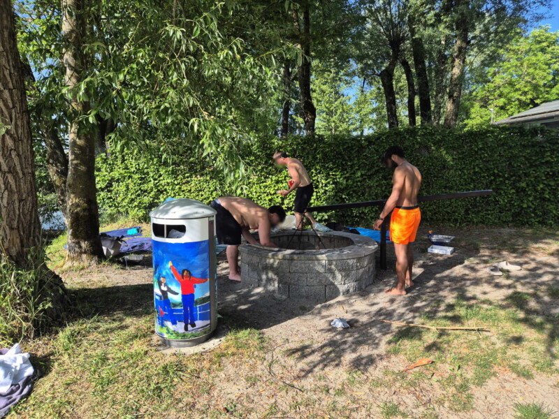 Pelouse. Plage municipale de Montilier, région du lac, canton de Fribourg, lac de Morat.
