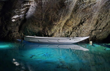 🚤🕸️ Lac Souterrain de St-Léonard
