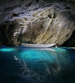 🚤🕸️ Lac Souterrain de St-Léonard