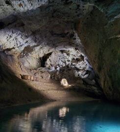 🚤🕸️ Lac Souterrain de St-Léonard