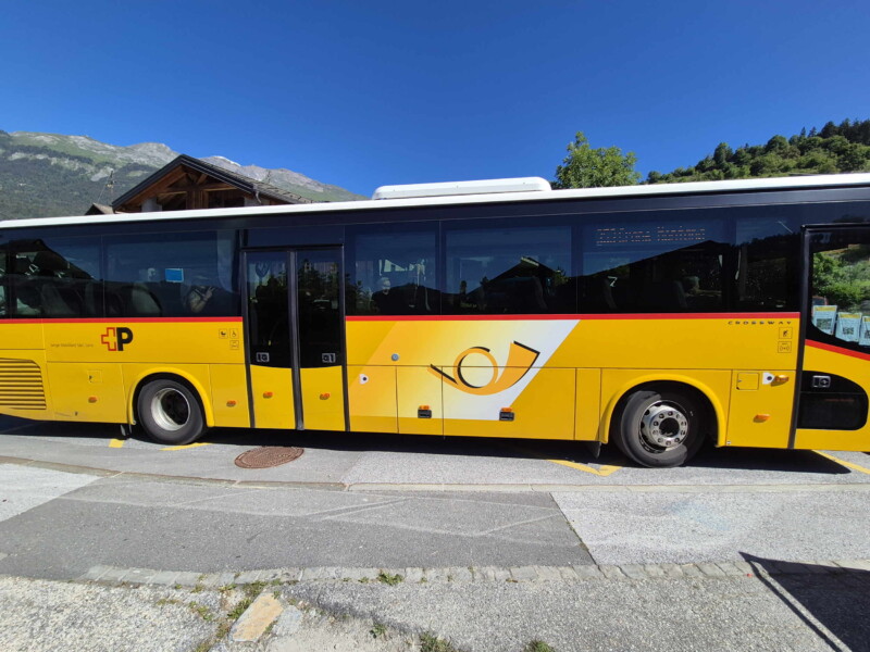 Le car postal.