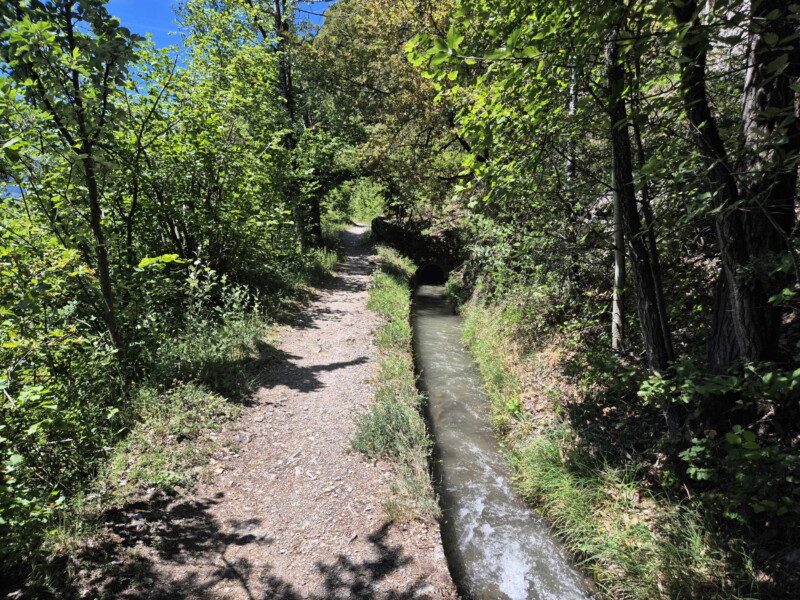 Vallée de la Lienne. Randonnée bisse de Clavau.