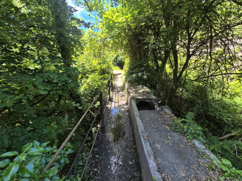 Vallée de la Lienne. Randonnée bisse de Clavau.