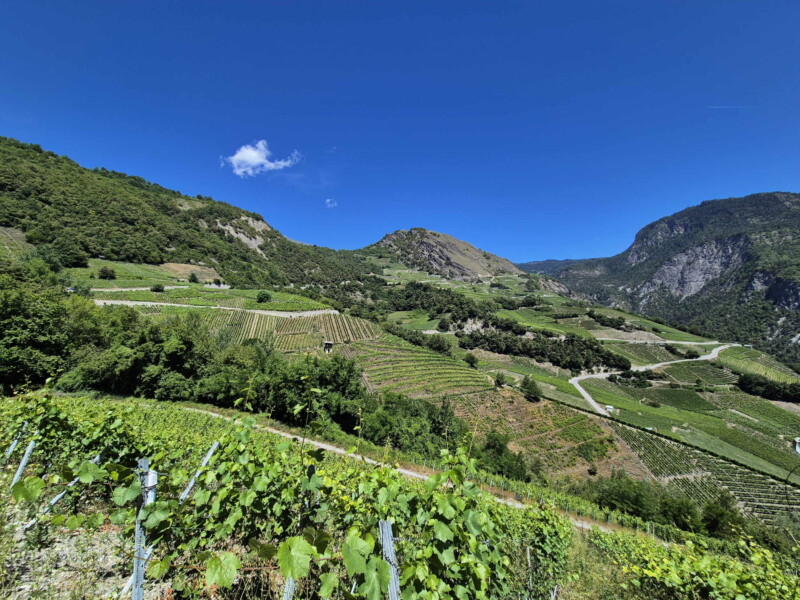 Vallée de la Lienne. Randonnée bisse de Clavau.