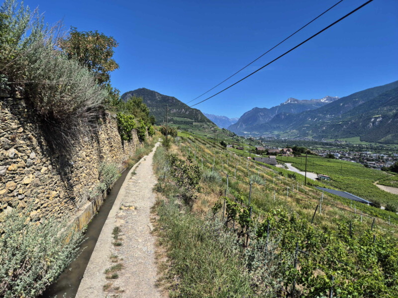 Vallée du Rhône - Ayent & Grimisuat. Randonnée bisse de Clavau.
