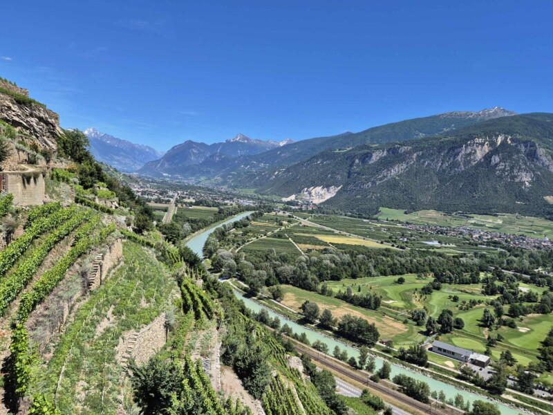 Vallée du Rhône - Sion. Randonnée bisse de Clavau.