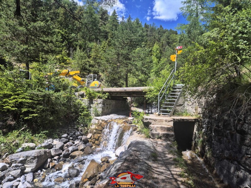 La prise d'eau sur la Sionne à 1214 mètres d'altitude. Bisse de Grimisuat