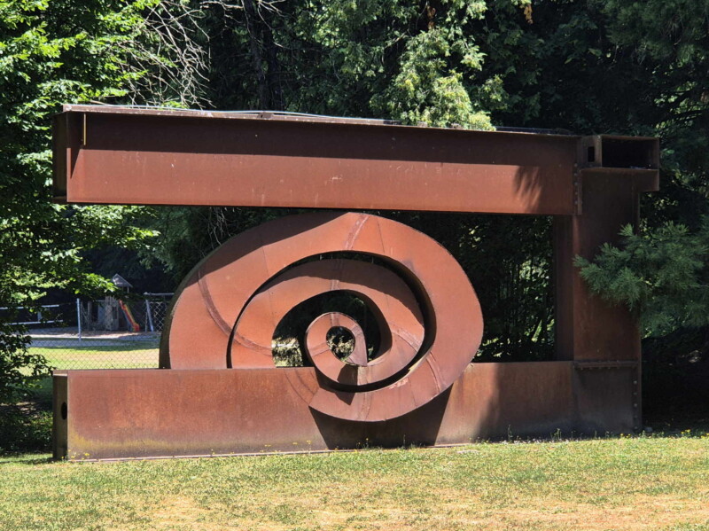 L'œuvre d'art "L'œil du cyclone" ou "Ruptagaan".