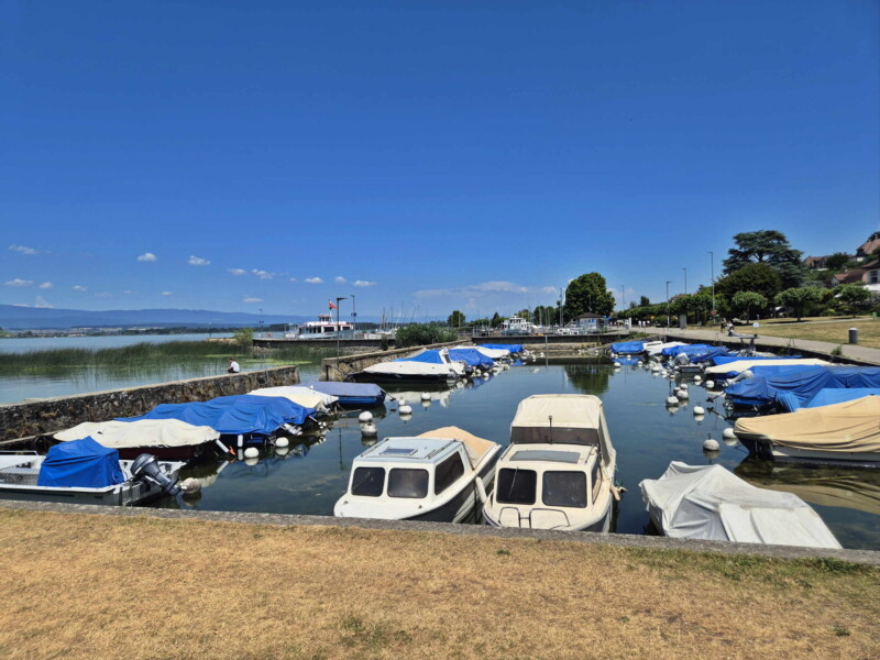 La plage du petit port de Morat. Le petit port accolé à la plage. La plage du petit port de Morat. Le petit port accolé à la plage.