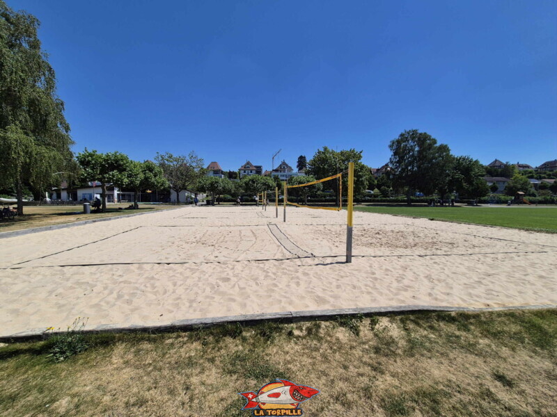 Terrains de volley. Freizeitwiese Pantschau beim Hafen in Murten - Place de Loisirs Pantschau