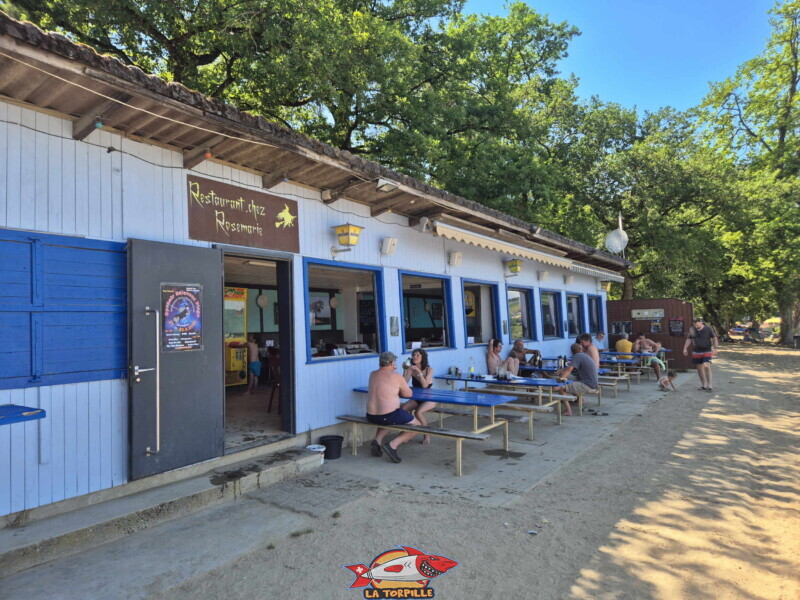 La baraque de la buvette chez Rosemarie. Plage de Salavaux, Vully-les-Lacs, Lac de Morat.