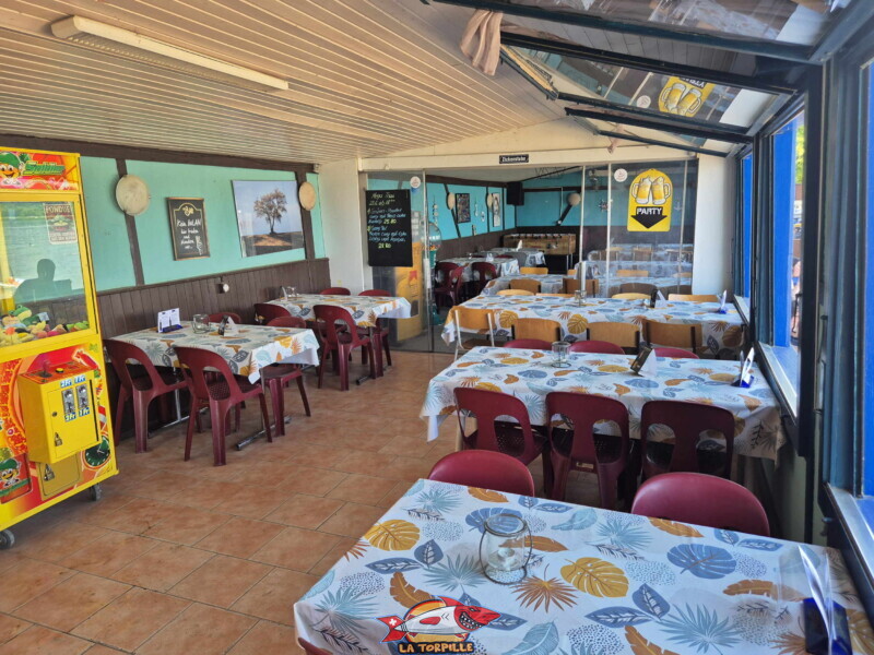 L'intérieur de la buvette. Plage de Salavaux, Vully-les-Lacs, Lac de Morat.