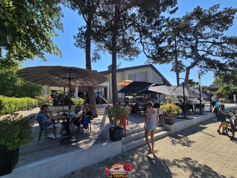 Salle communale, buvette. Plage d'Hermance. Canton de Genève.