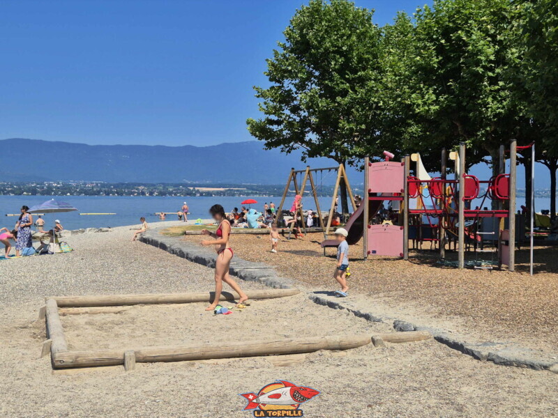 Place de jeux. Plage d'Hermance. Canton de Genève.