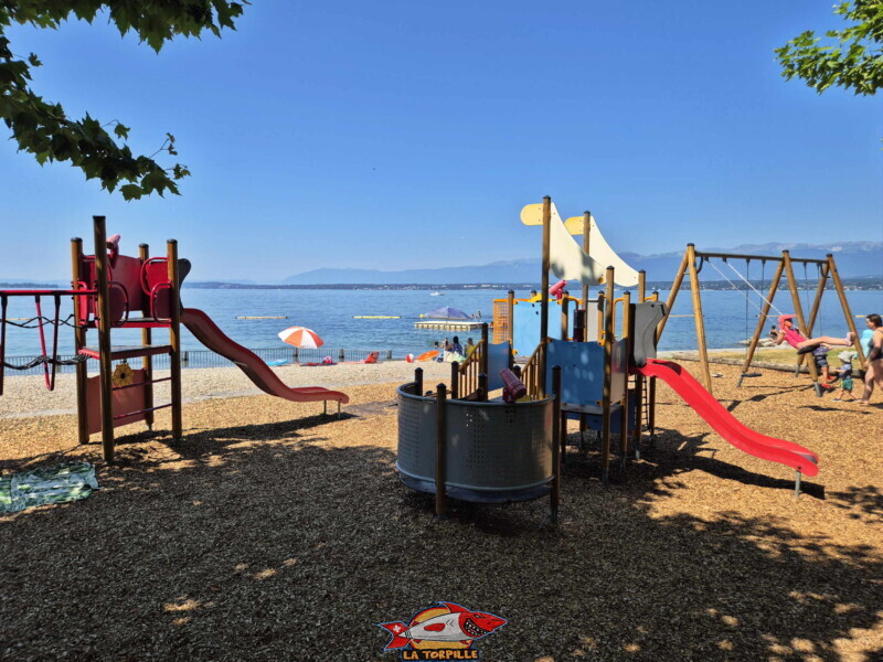 Place de jeux. Plage d'Hermance. Canton de Genève.