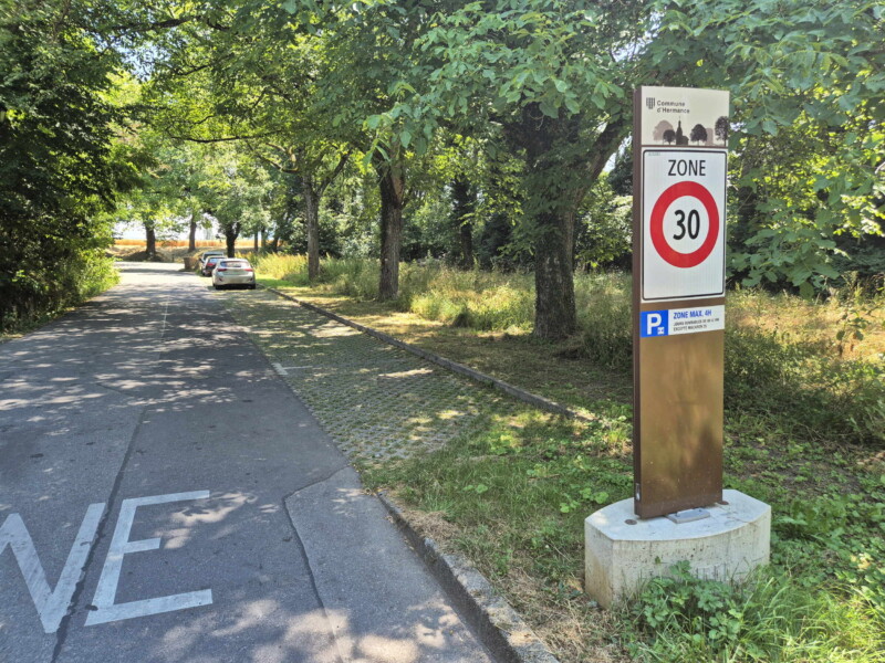 Le parking à Hermance (voir carte plus bas). C'est le plus proche de la plage de la Gravière. Le parking à Hermance (voir carte plus bas). C'est le plus proche de la plage de la Gravière.