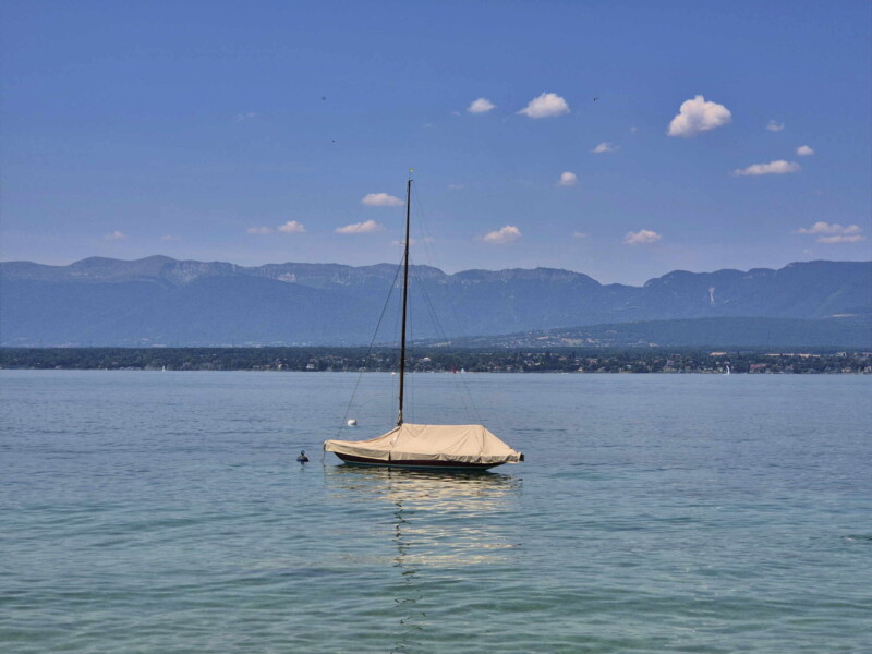 Gravier. Plage de la Gravère, Anières, Lac Léman, Canton de Genève.