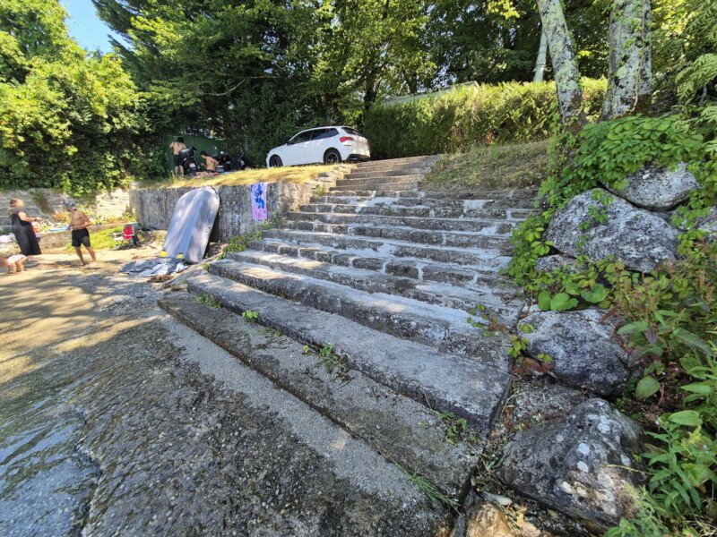 Escalier. Plage de la Gravère, Anières, Lac Léman, Canton de Genève.