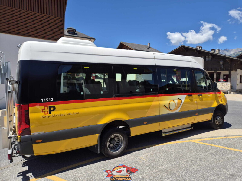 Le bus des cars postaux.